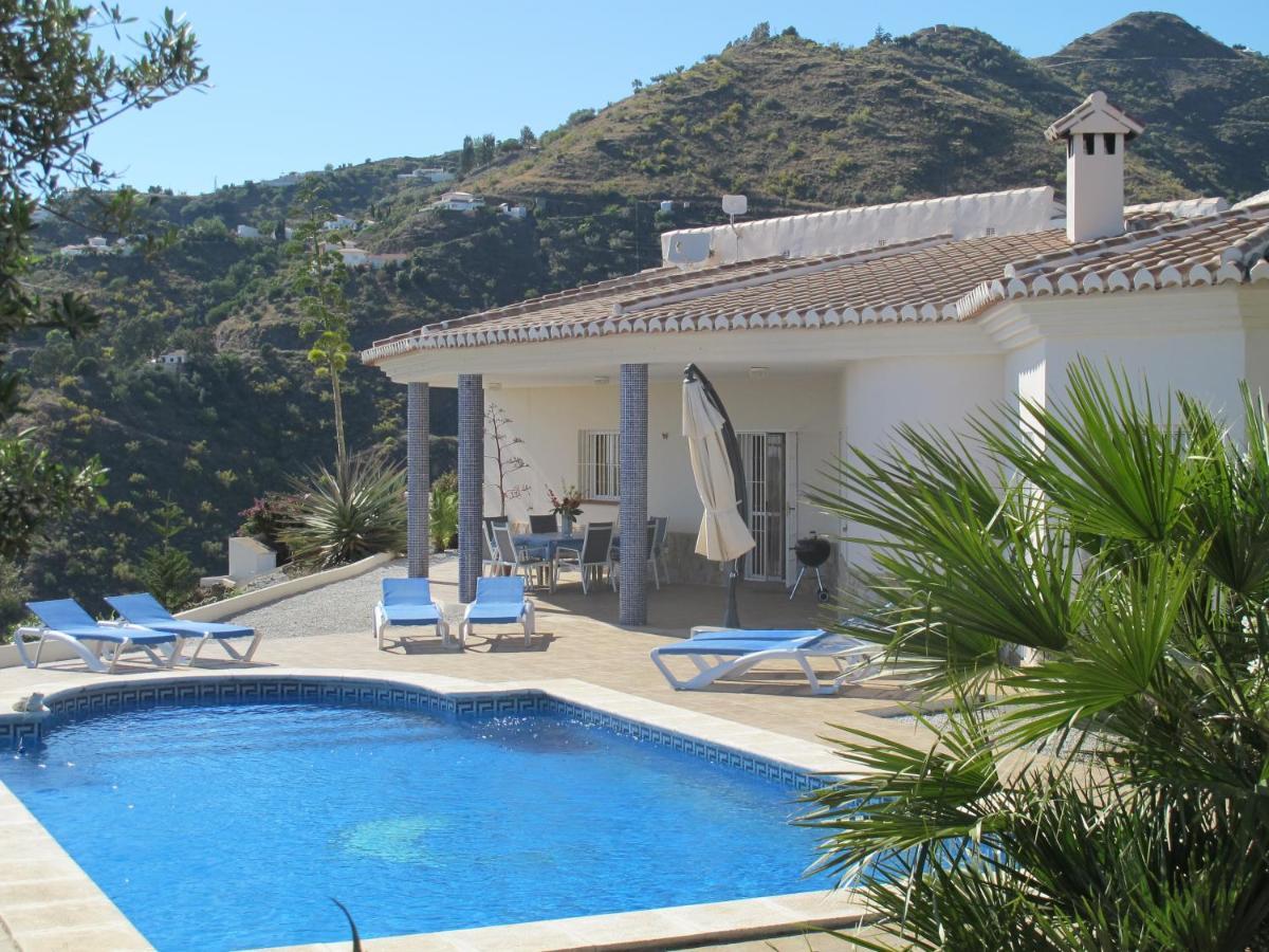 Villa Camakini With Heated Pool And Sea View Arenas (Malaga) Exterior foto